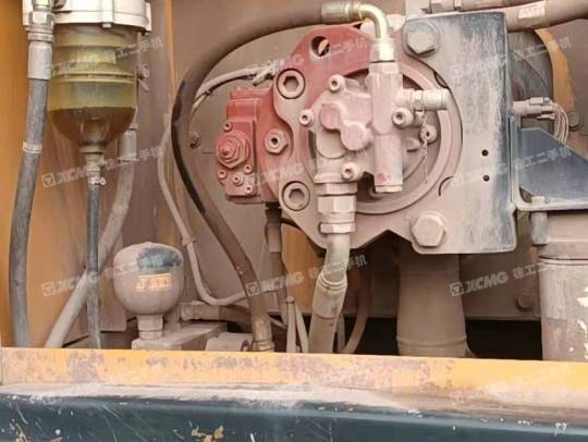 现代R215履带式挖掘机