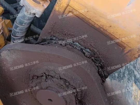 现代R215履带式挖掘机