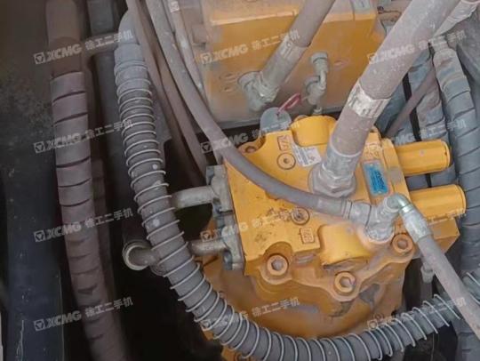 现代R215履带式挖掘机