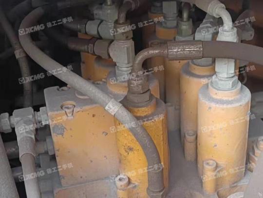 现代R215履带式挖掘机