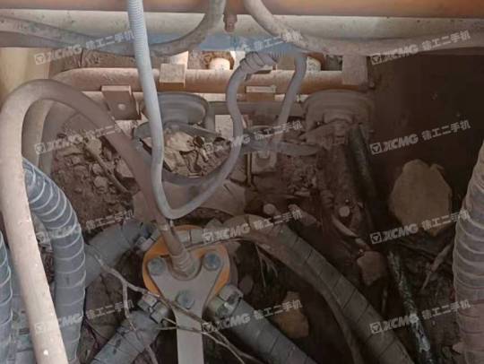 现代R215履带式挖掘机