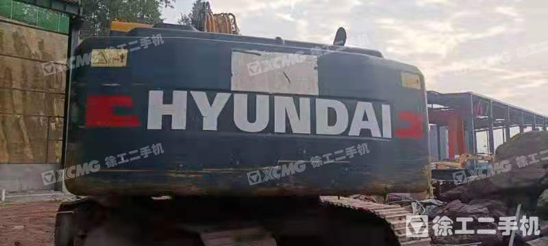 现代R215履带式挖掘机