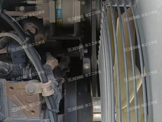 现代R215履带式挖掘机