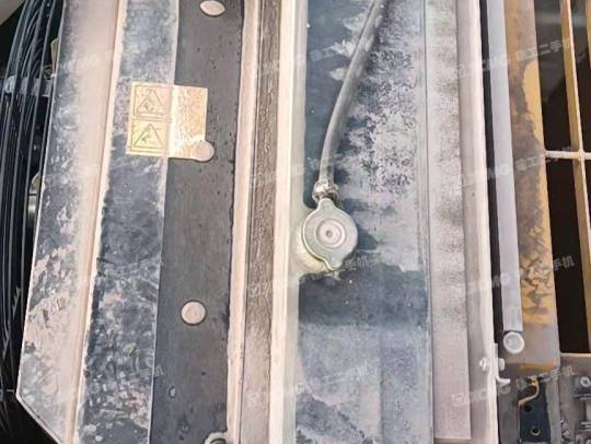 现代R215履带式挖掘机