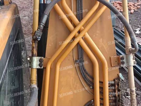 现代R215履带式挖掘机