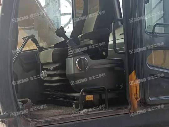 现代R215履带式挖掘机