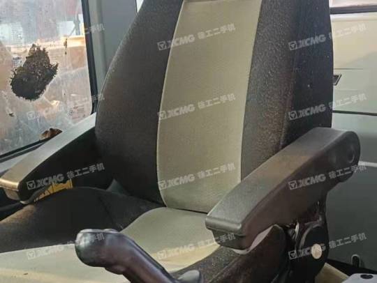 现代R215履带式挖掘机