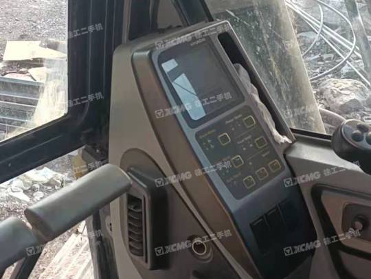 现代R215履带式挖掘机