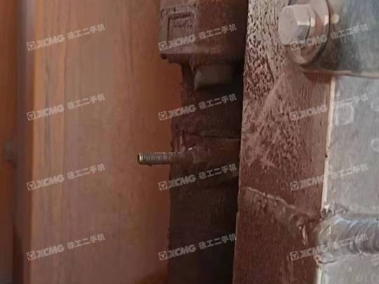 现代R215履带式挖掘机