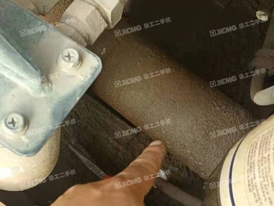 现代R215履带式挖掘机