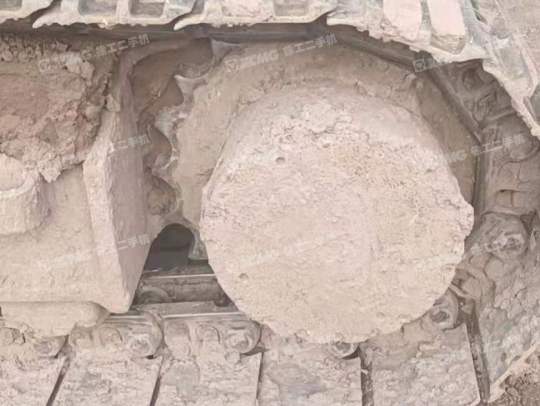 现代R215履带式挖掘机