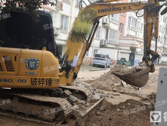 龙工LG6060履带式挖掘机