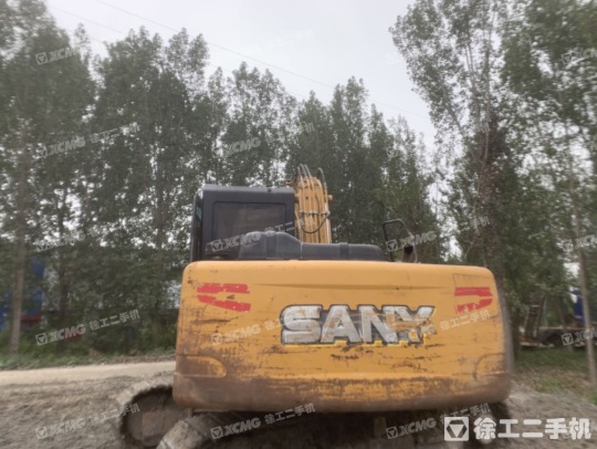 三一重工SY135履带式挖掘机