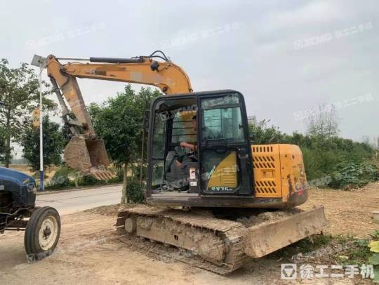 三一重工SY75履带式挖掘机