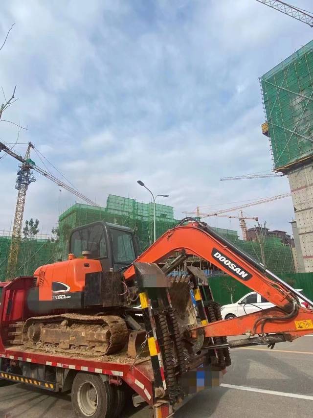 斗山DH60履帶式挖掘機