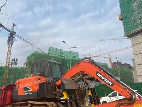 斗山DH60履带式挖掘机