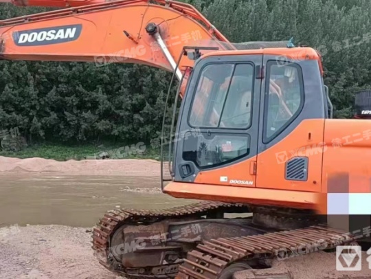 斗山DX380履带式挖掘机