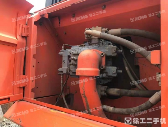 斗山DX380履带式挖掘机