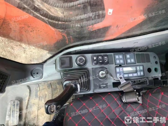 斗山DX380履带式挖掘机