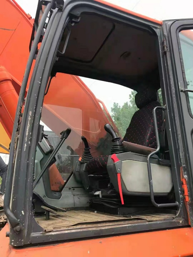 斗山DX380履帶式挖掘機