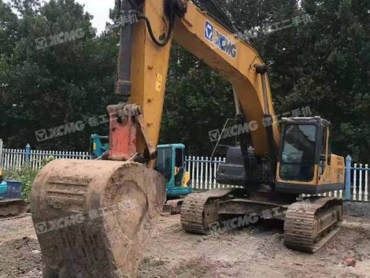 徐工XE370CA履带式挖掘机