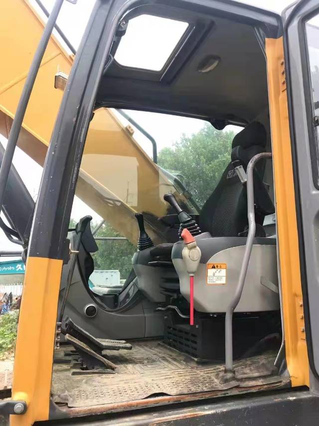 徐工XE370CA履帶式挖掘機(jī)