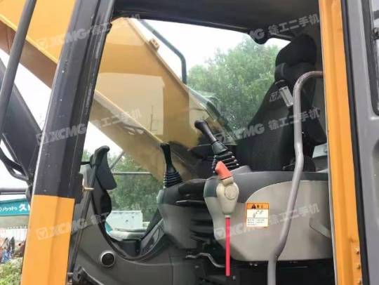 徐工XE370CA履带式挖掘机