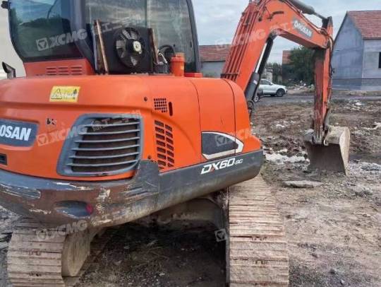 斗山DH60履带式挖掘机