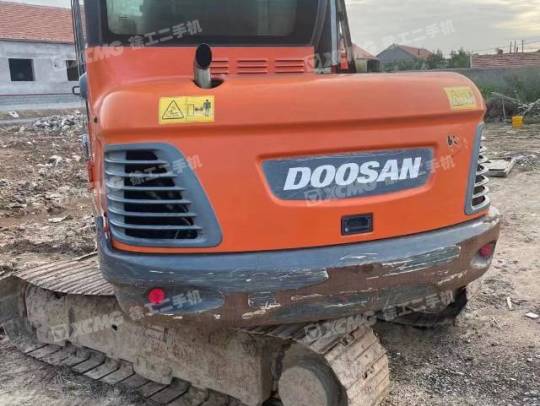 斗山DH60履带式挖掘机