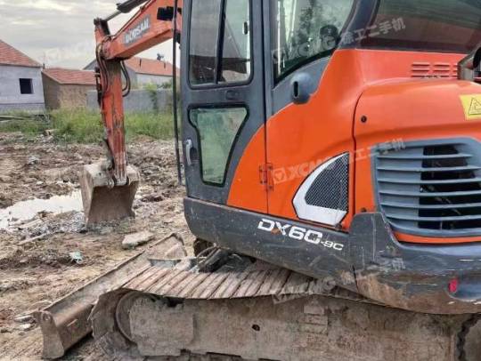 斗山DH60履带式挖掘机