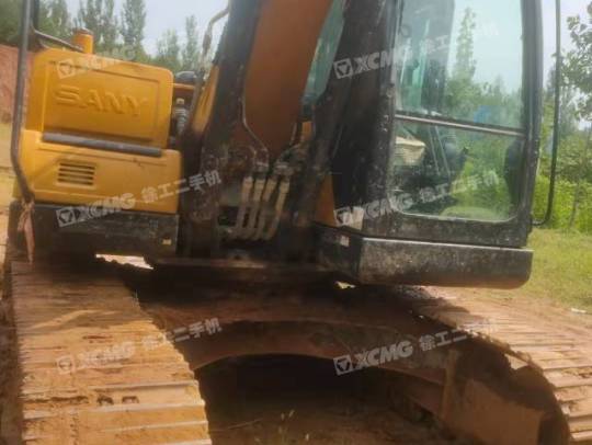 三一重工SY135履带式挖掘机