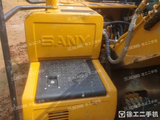 三一重工SY135履带式挖掘机