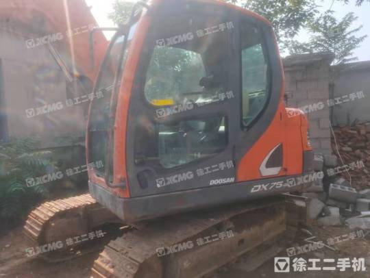 斗山DX75履带式挖掘机