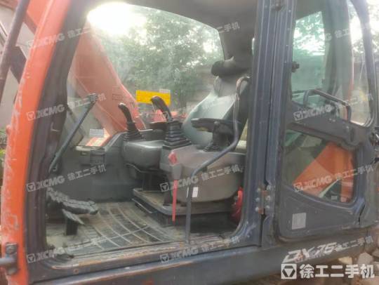 斗山DX75履带式挖掘机