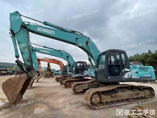 神钢SK260履带式挖掘机
