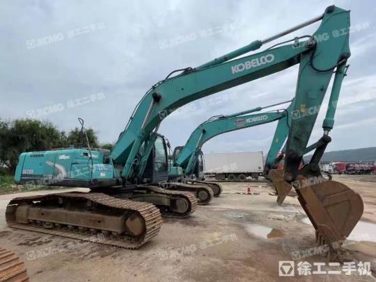 神钢SK260履带式挖掘机