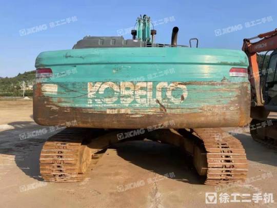 神钢SK260履带式挖掘机