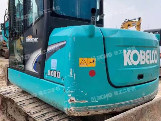 神钢SK60履带式挖掘机