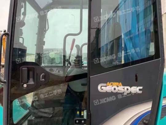 神钢SK60履带式挖掘机