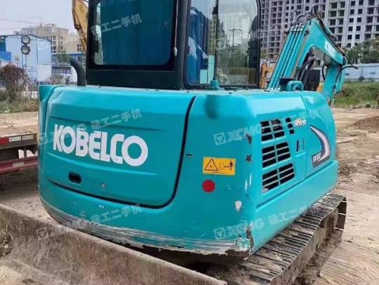 神钢SK60履带式挖掘机