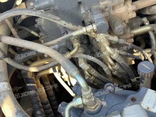 斗山DH220履带式挖掘机