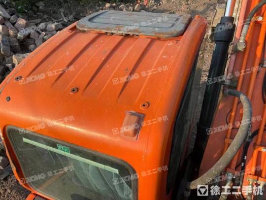 斗山DH220履带式挖掘机