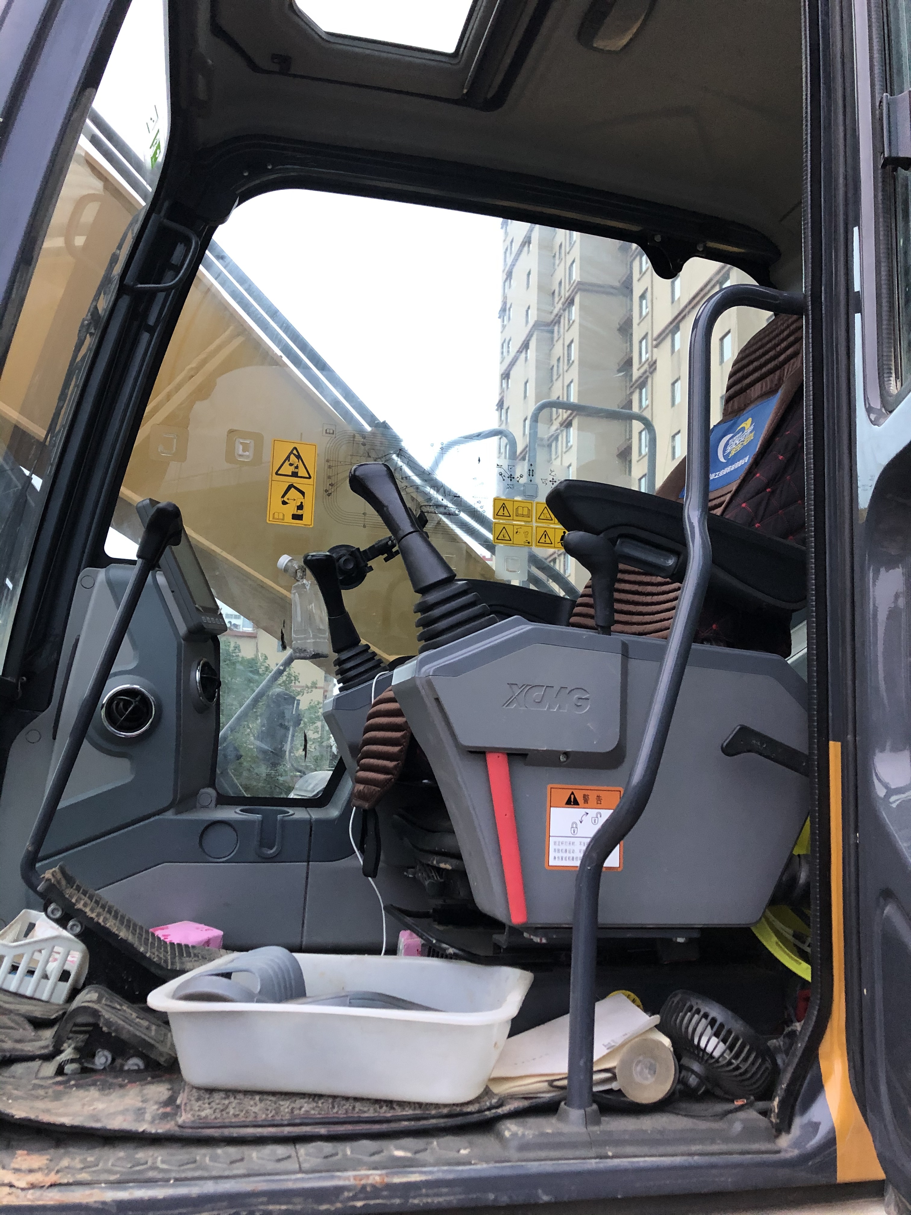 徐工XE200D履帶式挖掘機