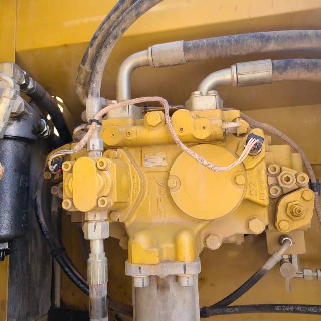 卡特彼勒330D履帶式挖掘機