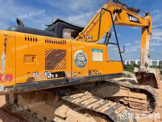 三一重工SY215履带式挖掘机