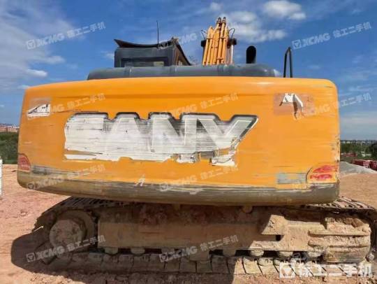 三一重工SY215履带式挖掘机