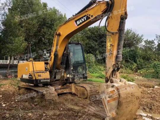 三一重工SY135履带式挖掘机