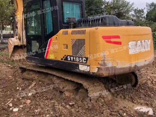 三一重工SY135履带式挖掘机