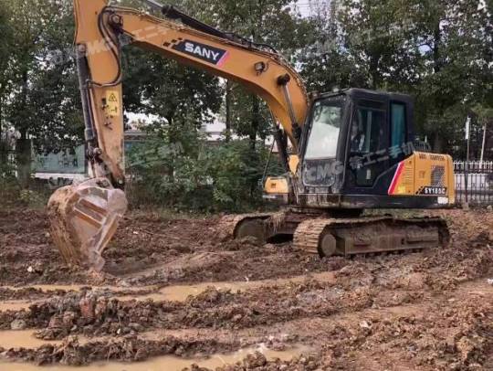 三一重工SY135履带式挖掘机