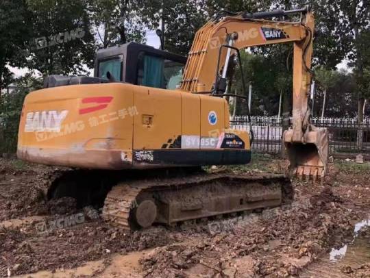 三一重工SY135履带式挖掘机